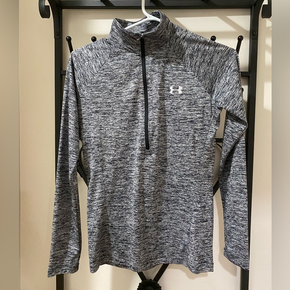 Under Armour Women’s Long Sleeve Heat Gear Top, Size Extra Small, EUC